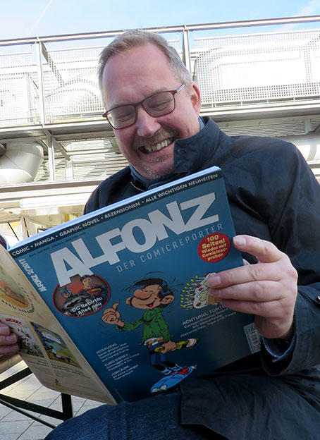 Klaus Schikowski liest ALFONZ. Foto © 2017 Edition Alfons